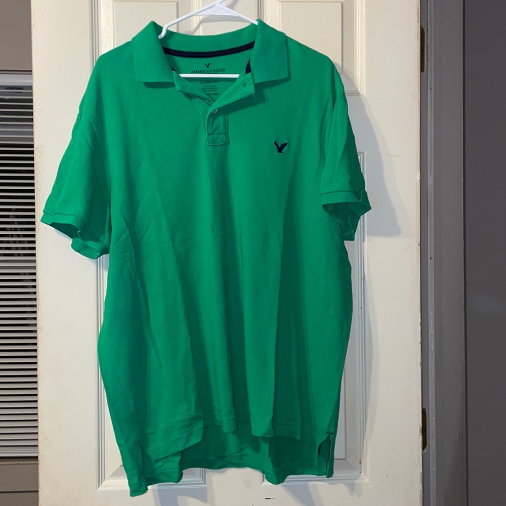 American Eagle. Green polo.